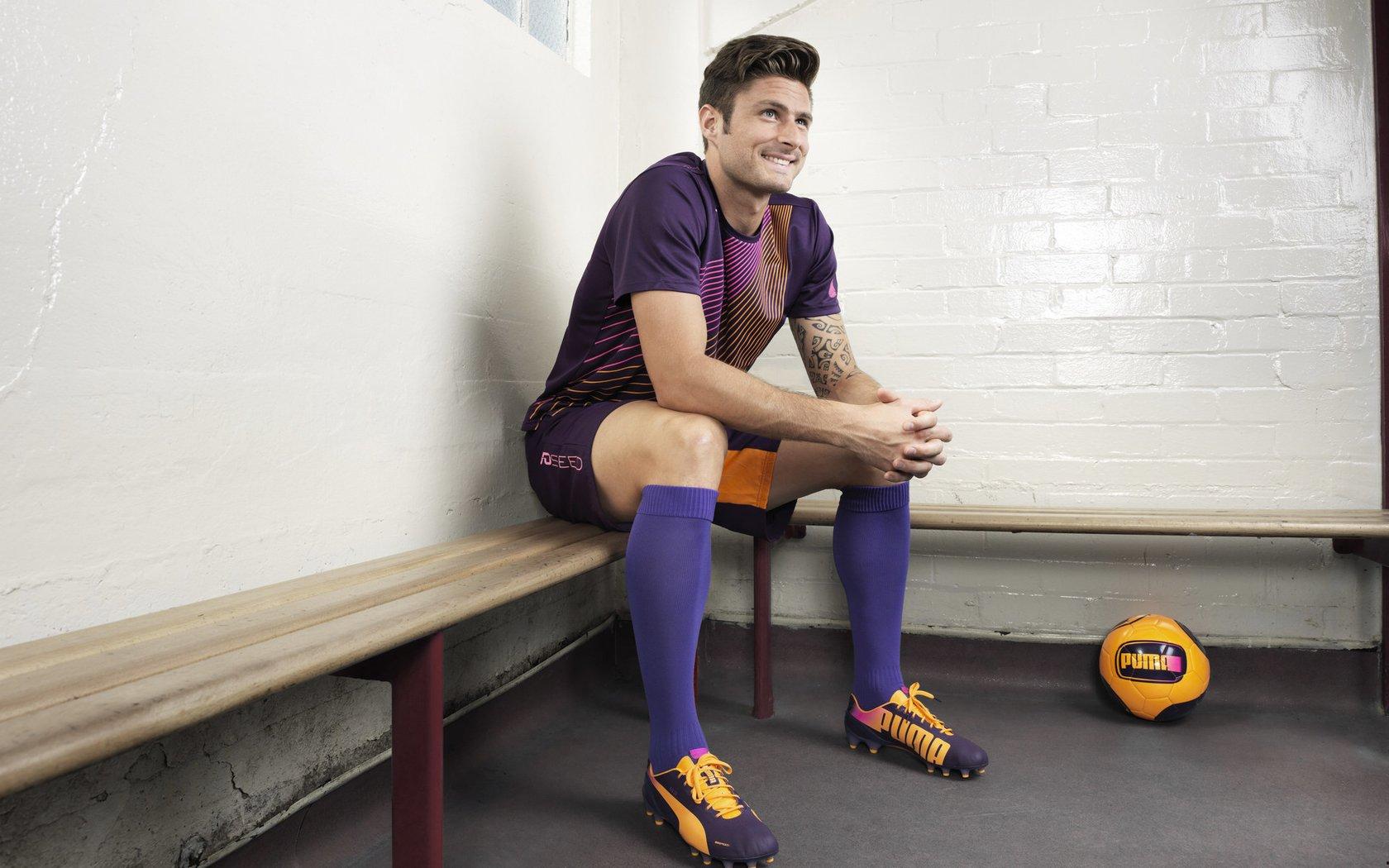 英雄联盟全球总决赛，巅峰对决引爆电竞热潮